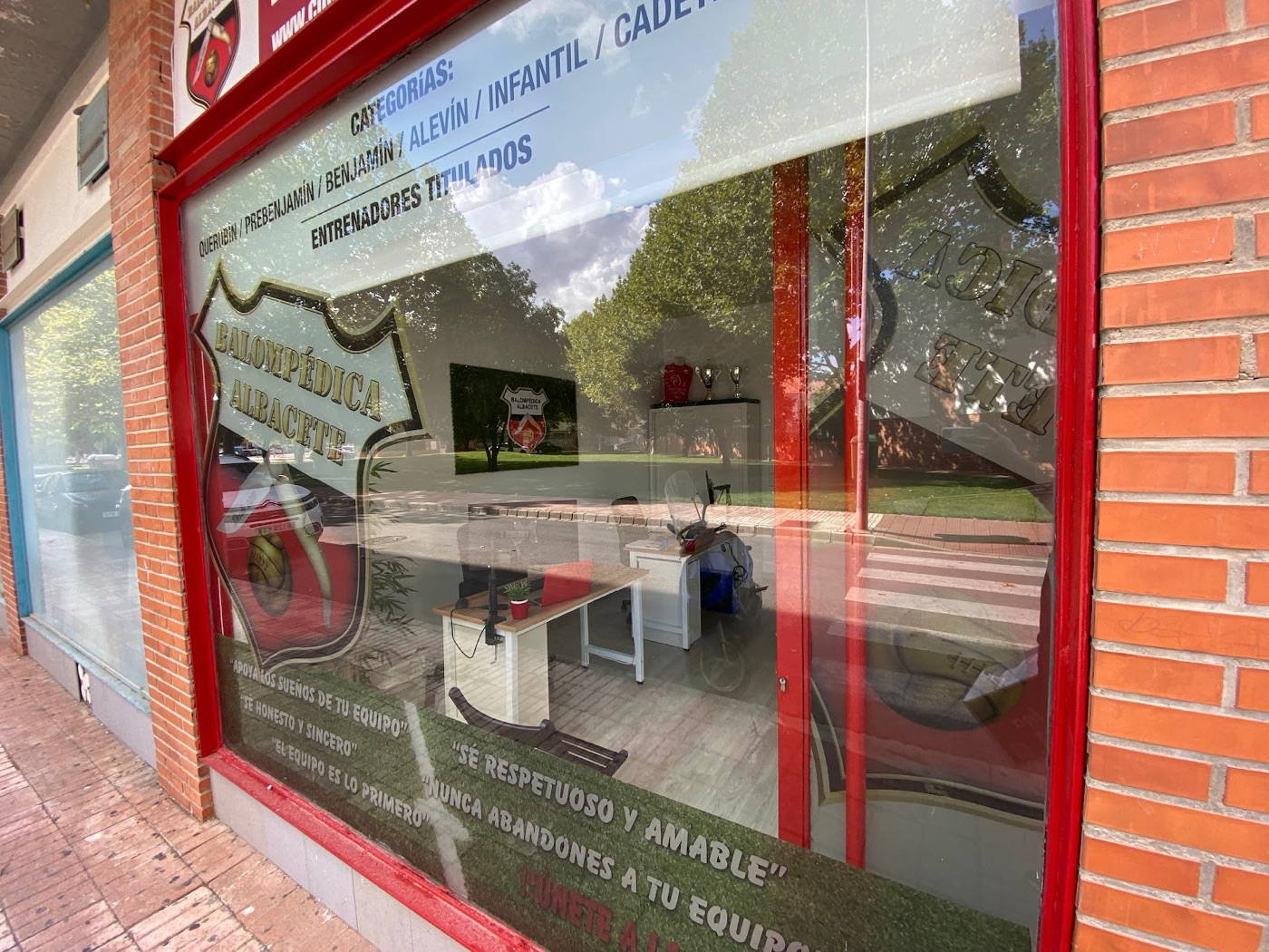 Fachada de la sede del CD Balompédica