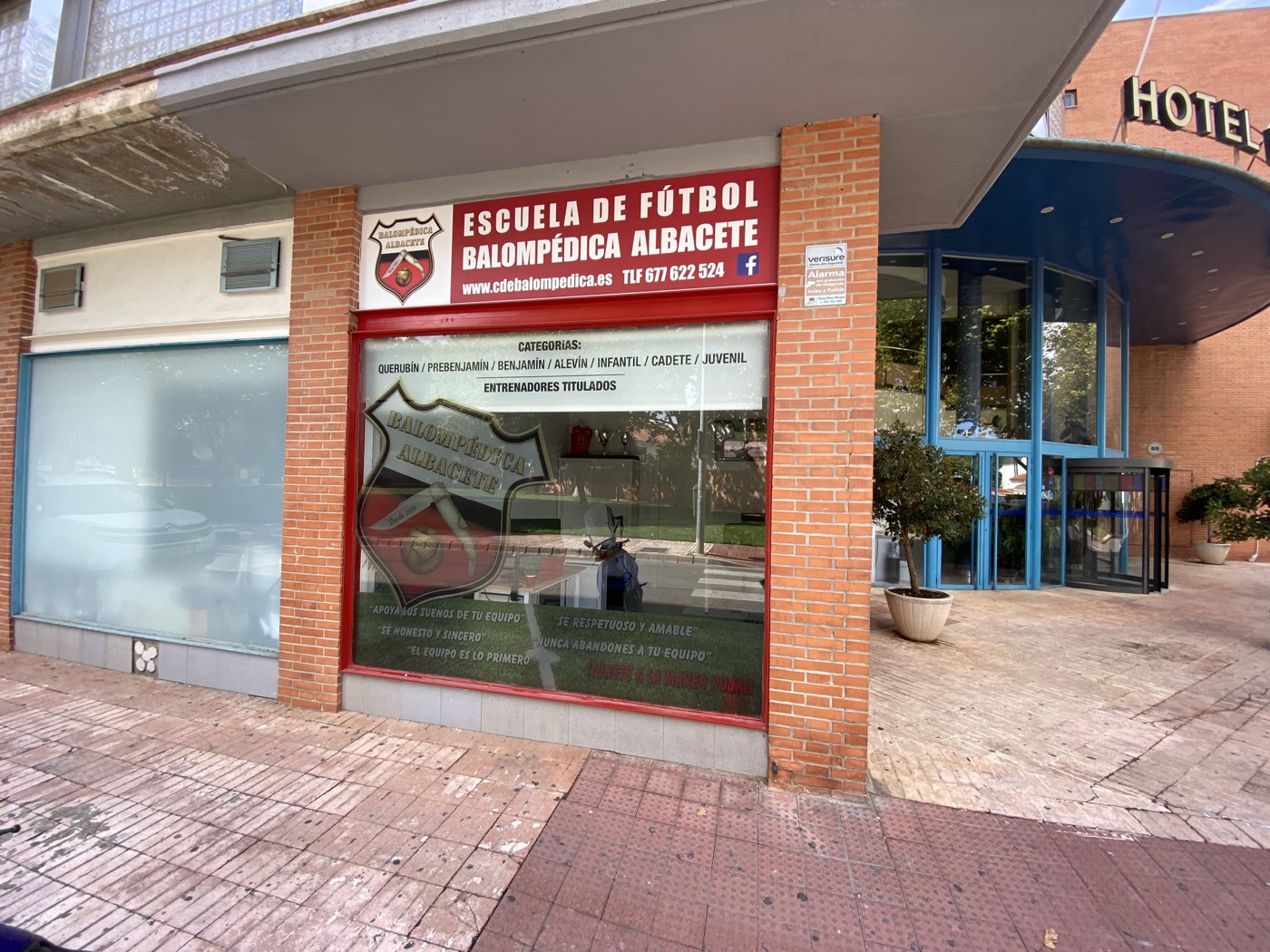 Fachada de la sede del CD Balompédica